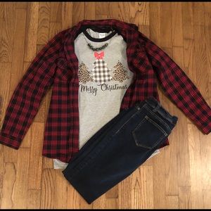 Red/Black Plaid or Black/White Plaid shirt